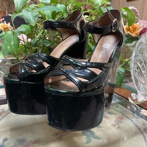 Dark green platforms
